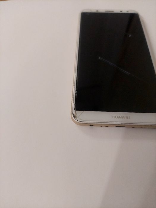 Телефон Huawei Mate 10 light