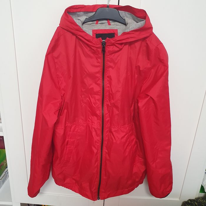 Geaca noua fara eticheta, cu un material foarte bun si super comoda