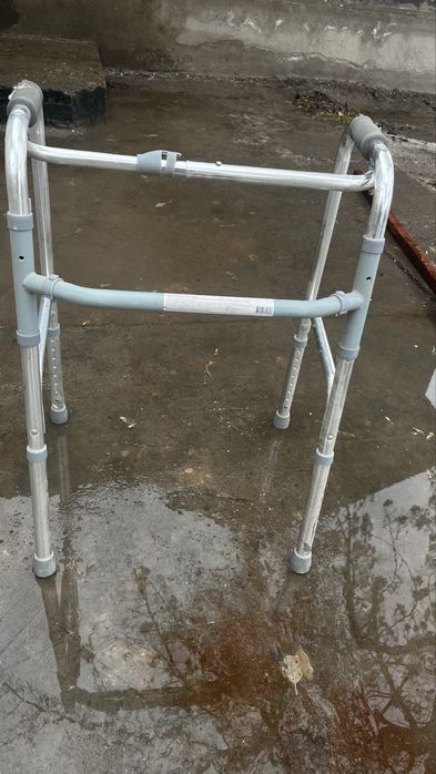 Коляска инвалидная и ходунок илвалидная