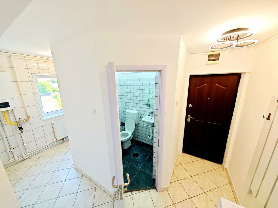 Închiriez apartament 2 camere nou renovat langa piața și Penny!