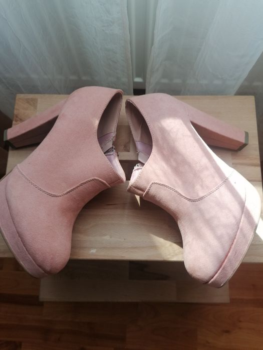 Ghete dama scurte cu toc și platforma