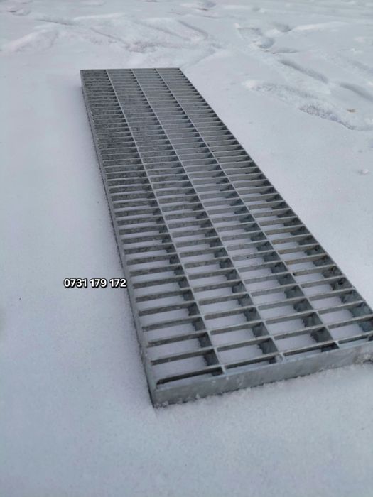 trepte zincate pentru scări de exterior