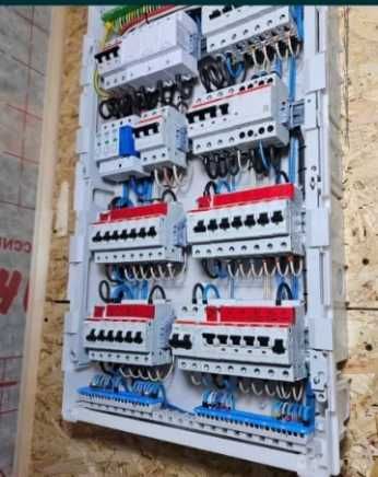 Электрик профыссанал 24/7 стаж работы 20 лет допуск 2000 волт.
