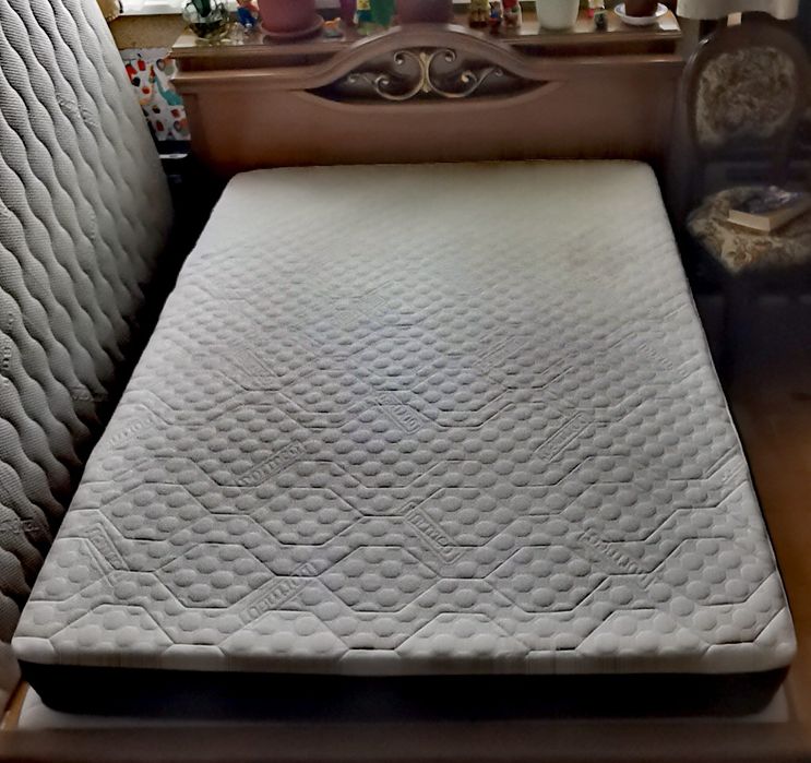 Продава се двулицев матрак 140/190