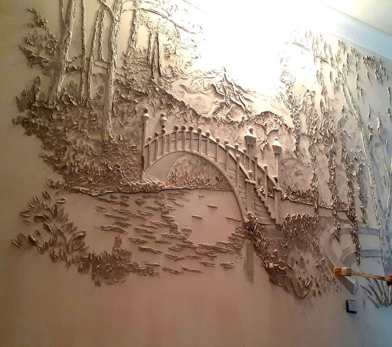 Барельеф,  художник в Алматы.