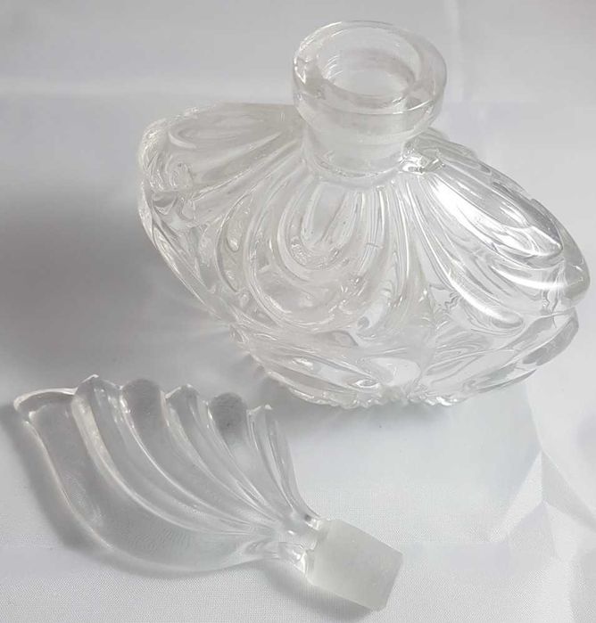 Superb pentru colectioanari - set sticle de parfum vechi din cristal