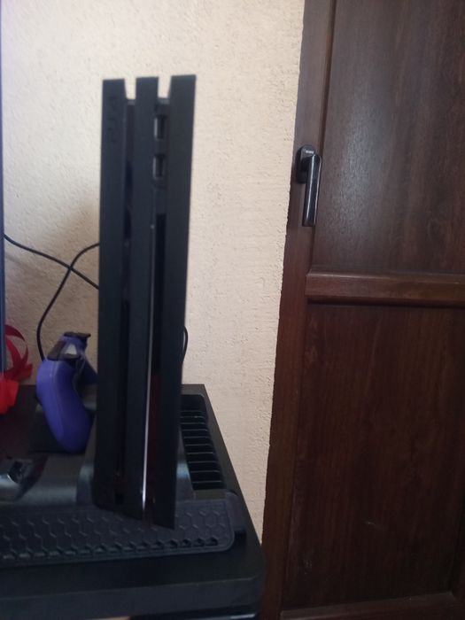 Playstation 4 pro с 2 джойстика