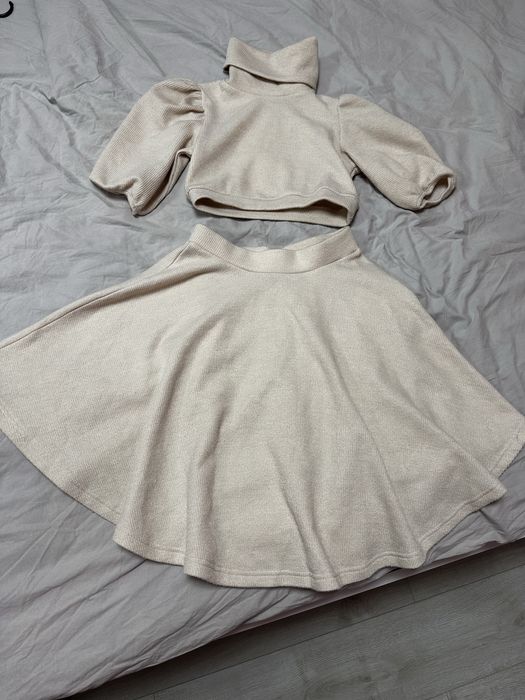 Дамски комплект пола с горнище