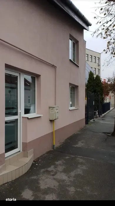 Spatiu comercial/birouri l compartimentat l 110 mp utili l Decebal