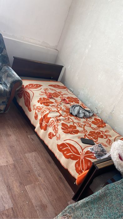 Отдам бесплатно диван с креслами !