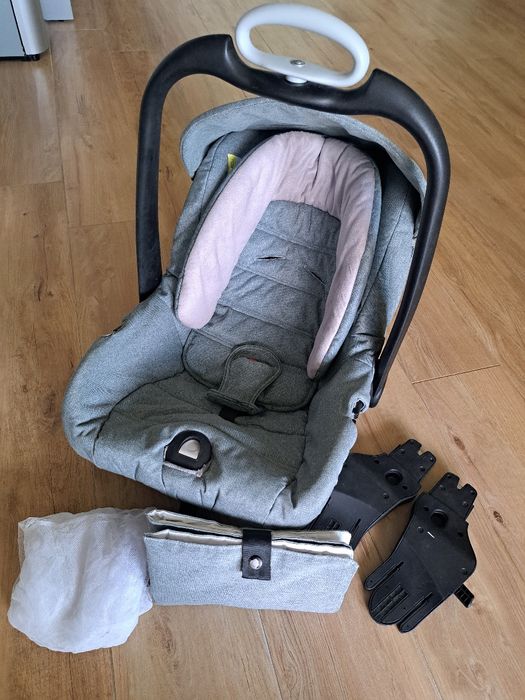 Mutsy Safe2go столче за кола плюс адаптери