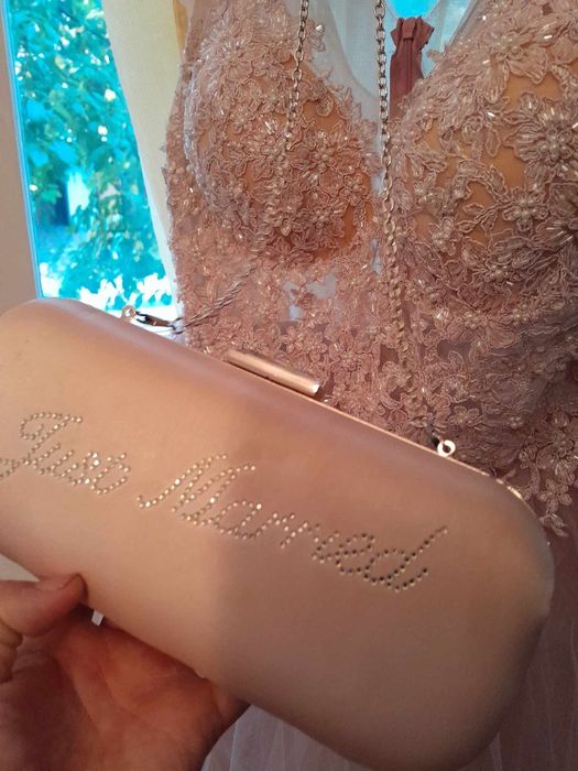 Rochie de mireasa plus poșetă cadou