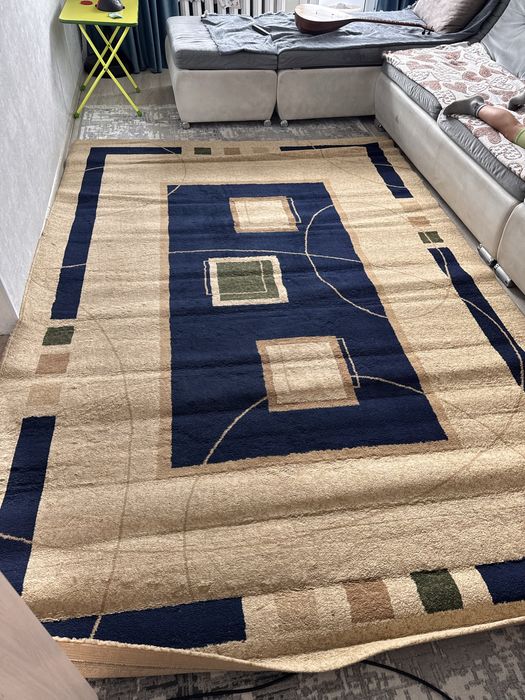 Ковер палас в хорошем состояние