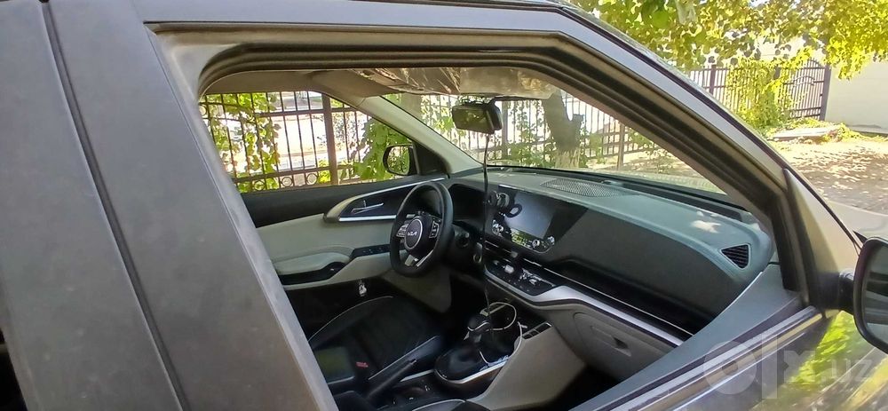 Продам Kia Carens 2024
