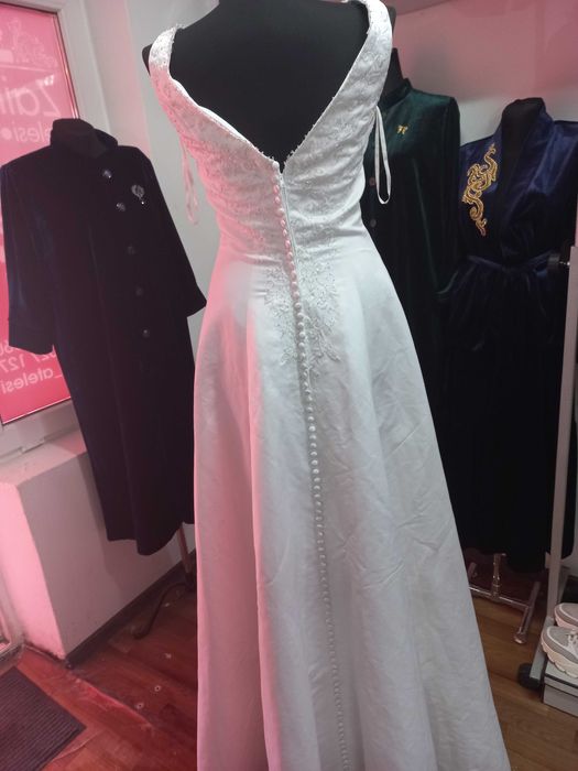 Срочно продам со скидкой свадебные платья