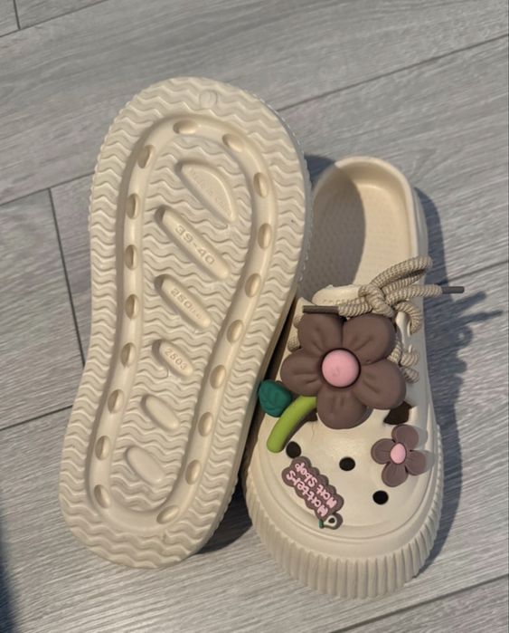 Papuci stil Crocs (masura 38,5)