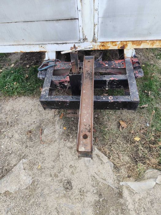 Vand remorca pe foi de arc