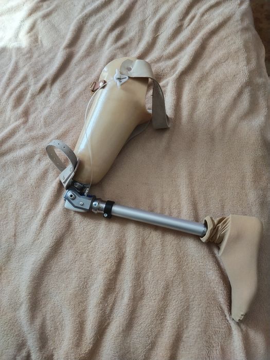 Протез левой ноги