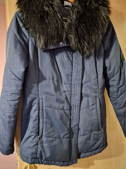 Преходно тъмно синьо яке