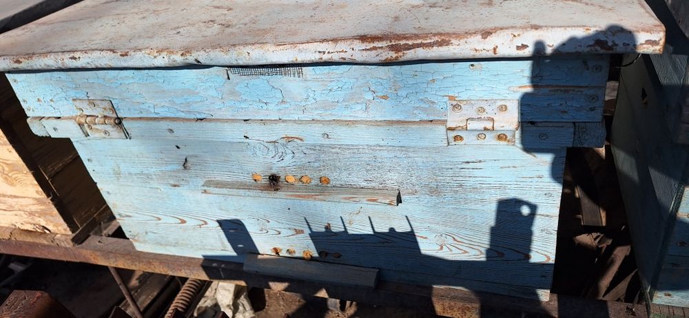 Улики для пчёл из дерева