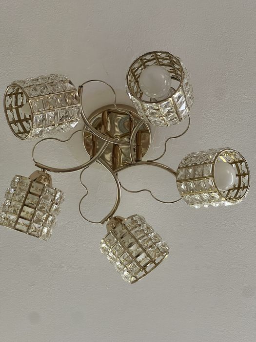 Продам люстры