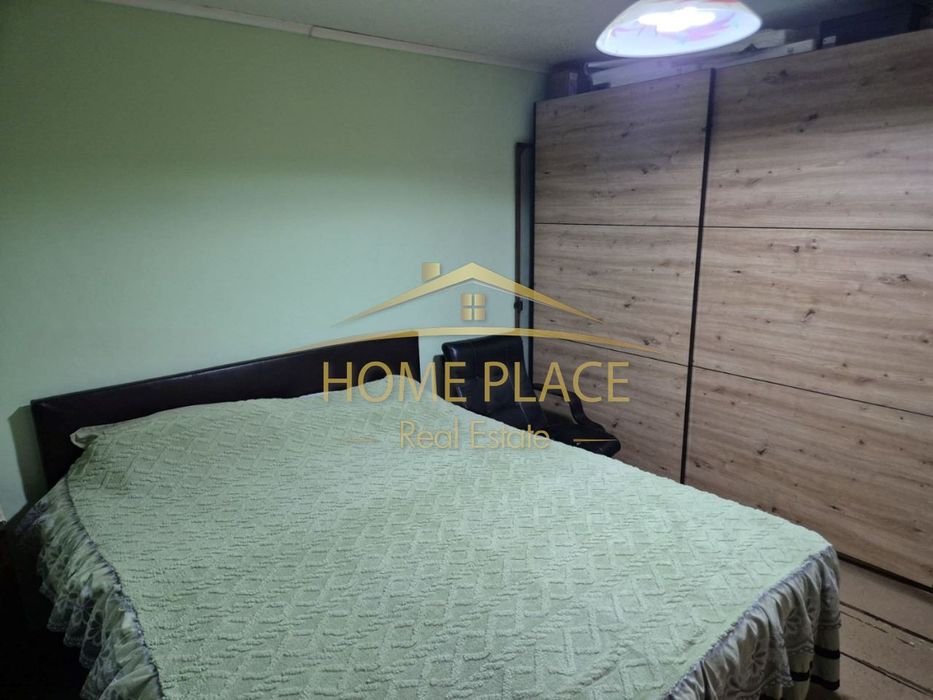 Къща с Двор в района на Погребите