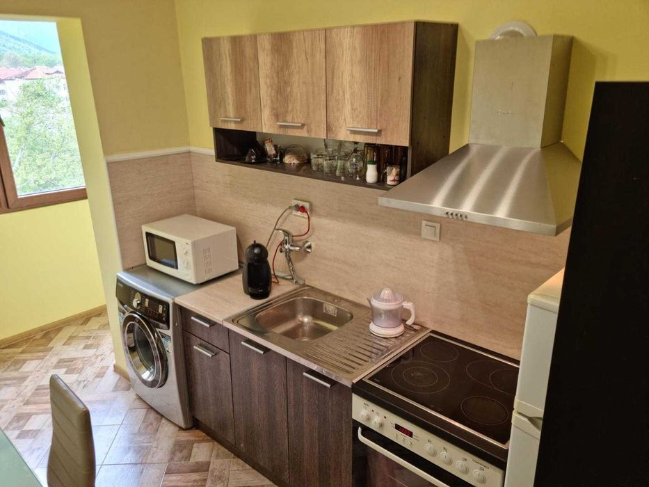 Дава се под наем Тристаен апартамент в Враца, Център - 70 кв.м за 382.5 € - Снимка #1