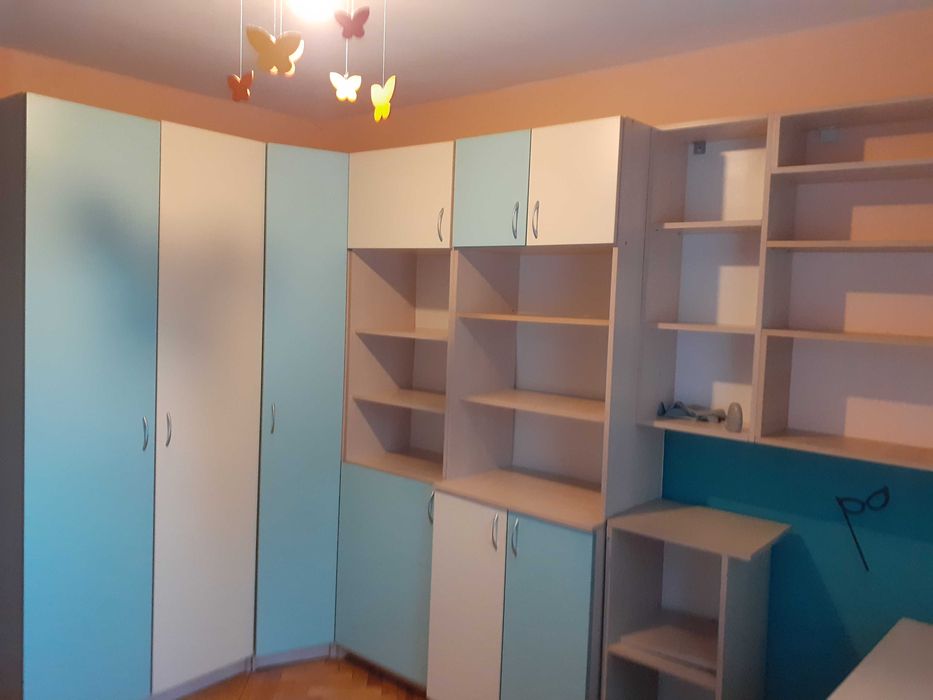 Dau in chirie apartament cu 3 camere