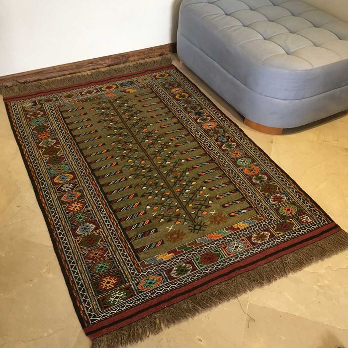 Декоративен персийски килим