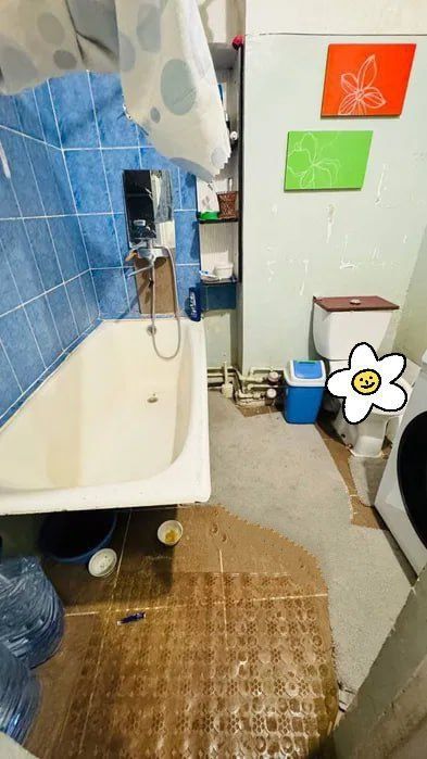 2/3/4 в бывшем общежитии, 35 м². Спутник 4 (Сергели). Метро - 400 м.