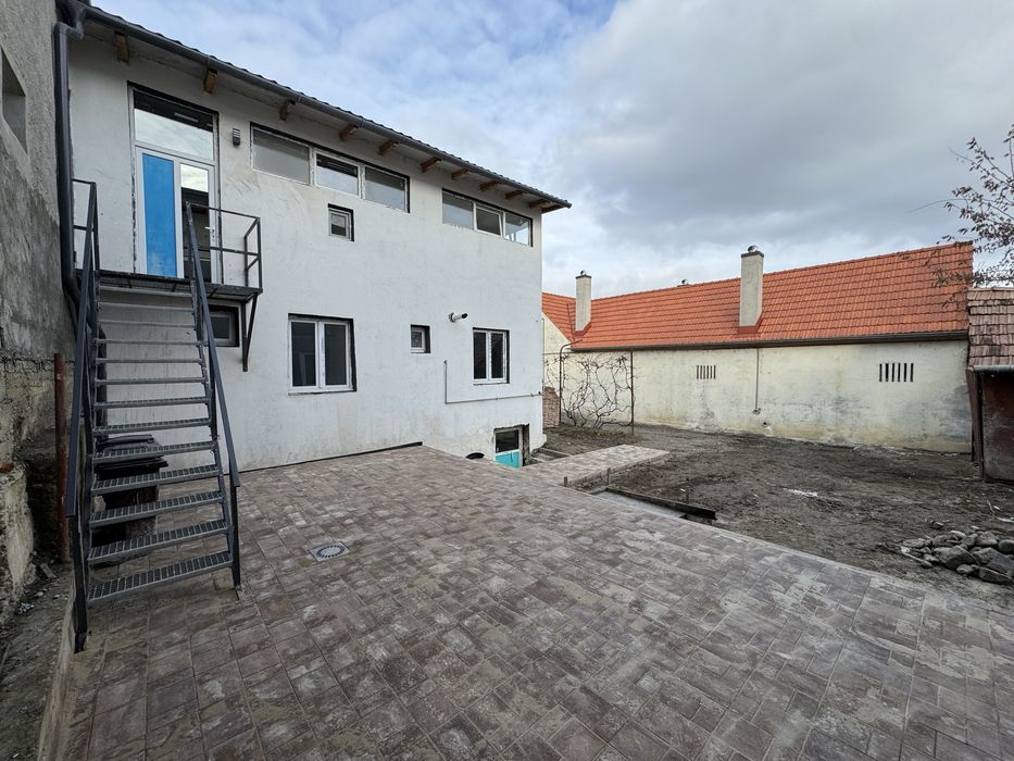 De vânzare imobil situat în zona centrală