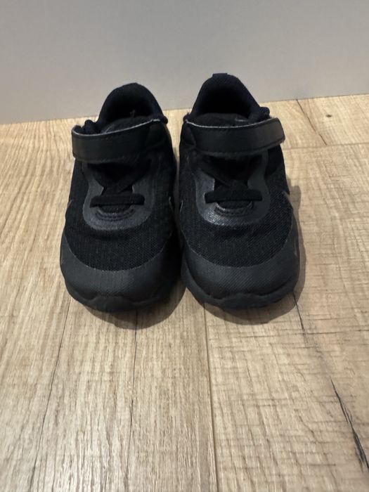 Nike revolution 7 номер 23.5