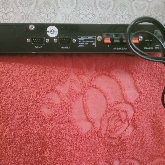 Продам дисковый видеомагнитофон,с колонками