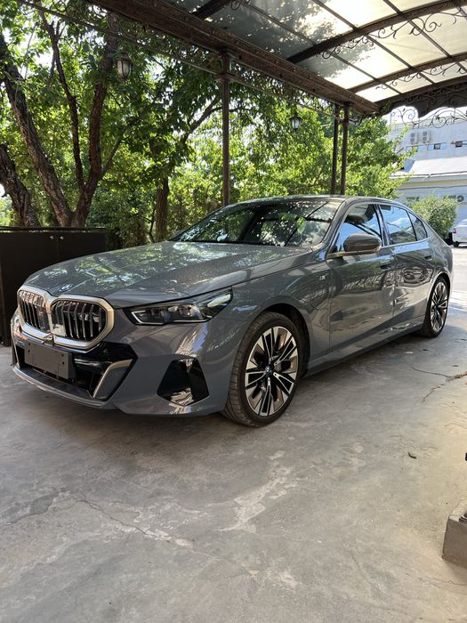 Bmw i 5  50 L  2025 йил