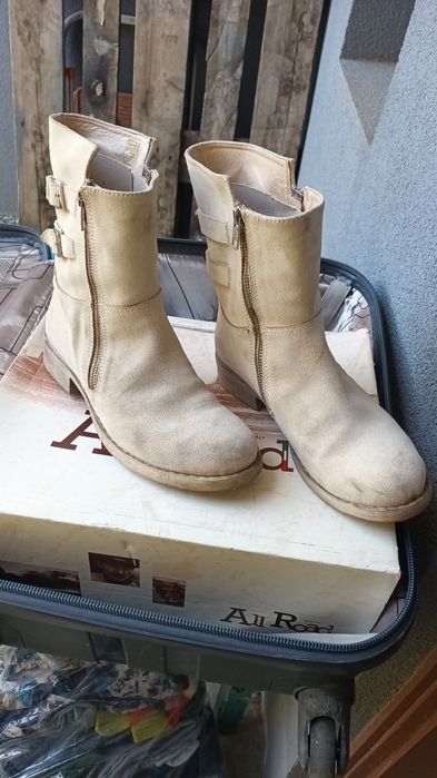 Италиански боти от естествен велур