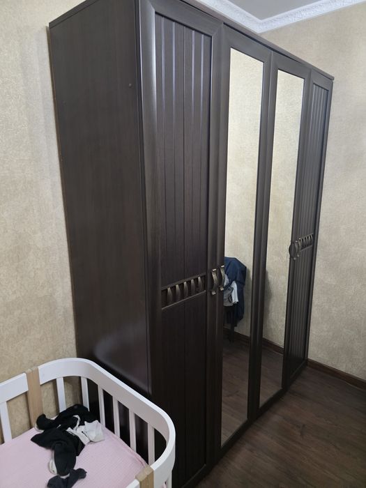 Продам шкаф с комодом