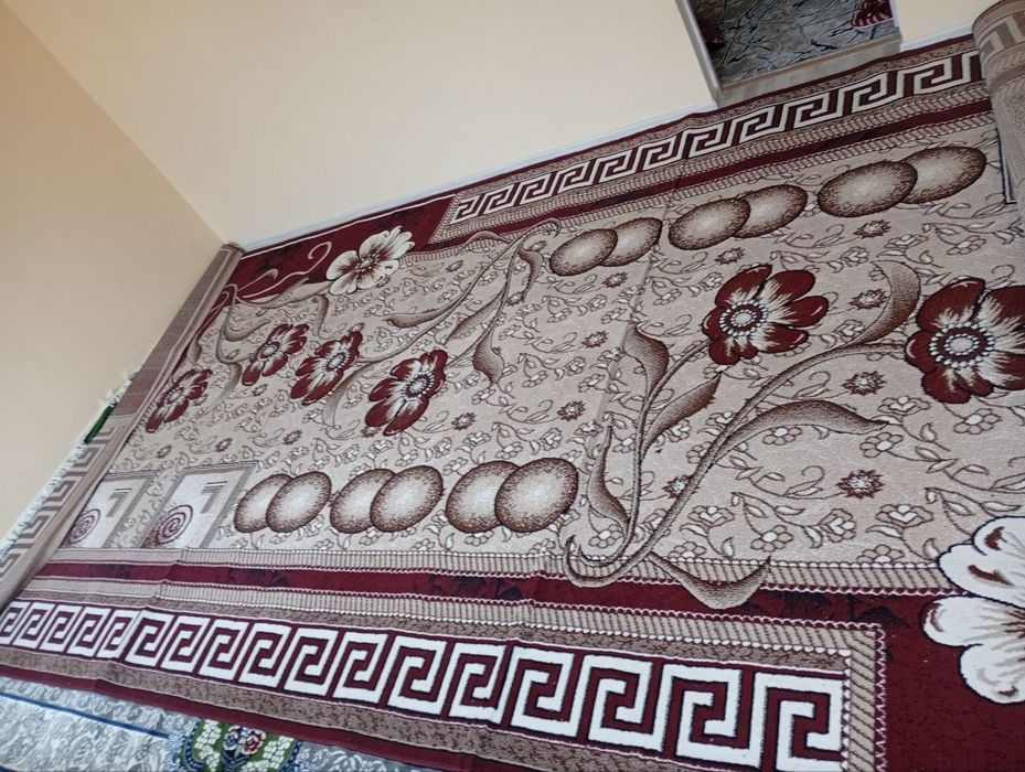 Gilam sotiladi 7 ga 3