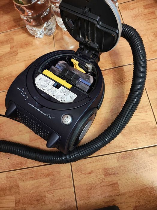 Aspirator Samsung fara sac filtru Hepa si rezerva