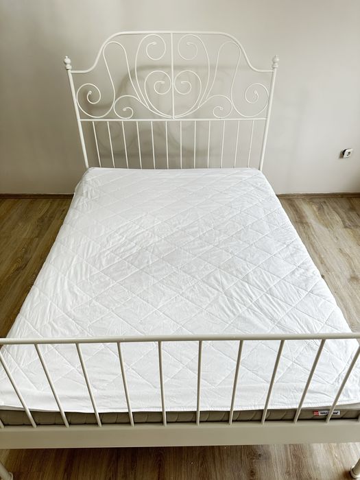 Продам кровать с матрасом