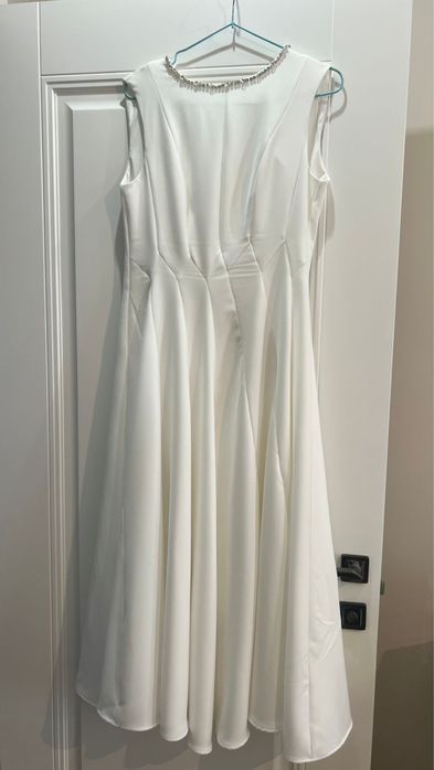 белое платье со стразами