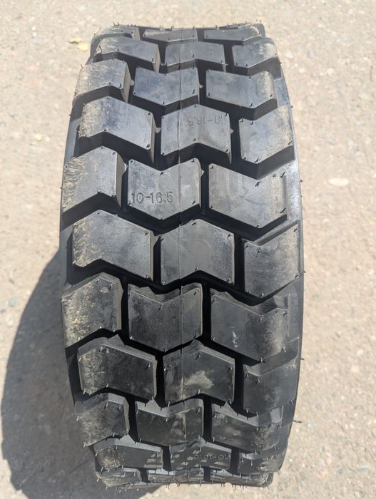 Новые шины на Bobcat (мультик) 10-16.5 Solidway. Углублённый протектор