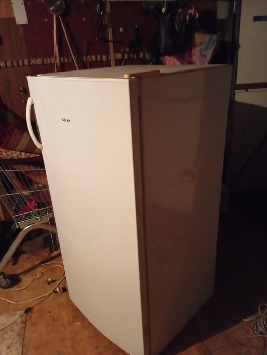 Продам холодильник морозилка стоячая