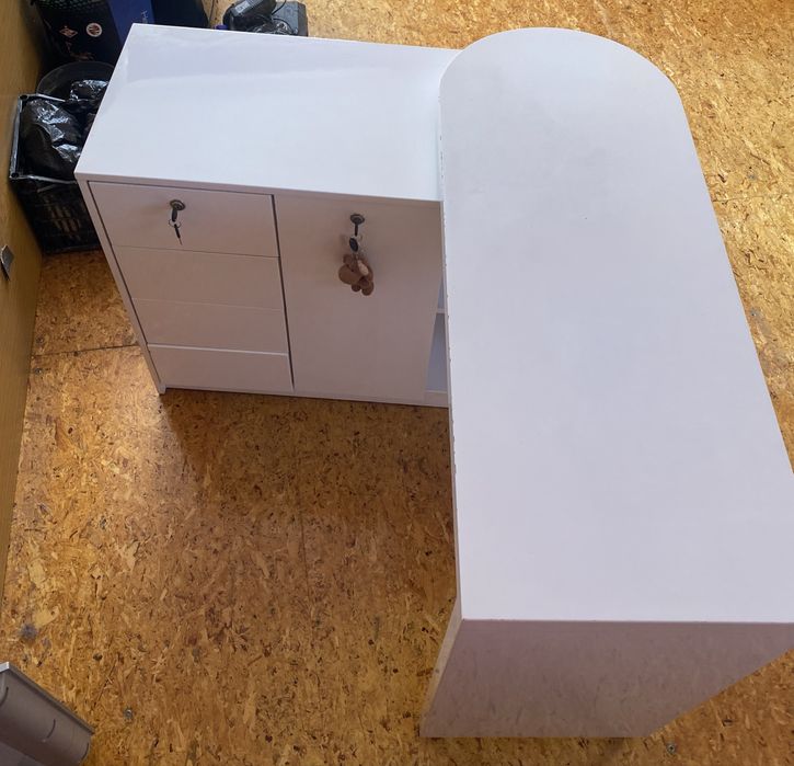 Smart прибиращо се бюро