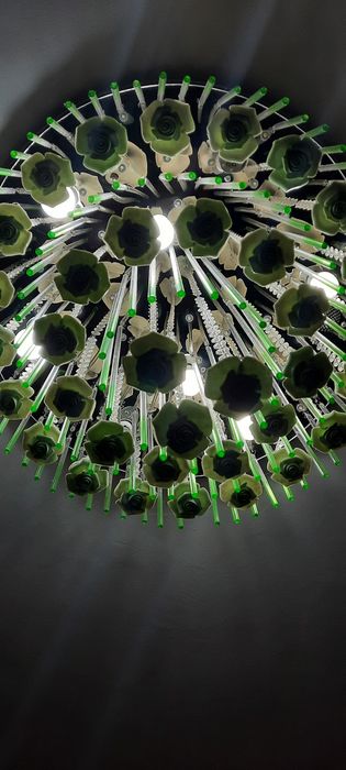 Продам люстру красивую