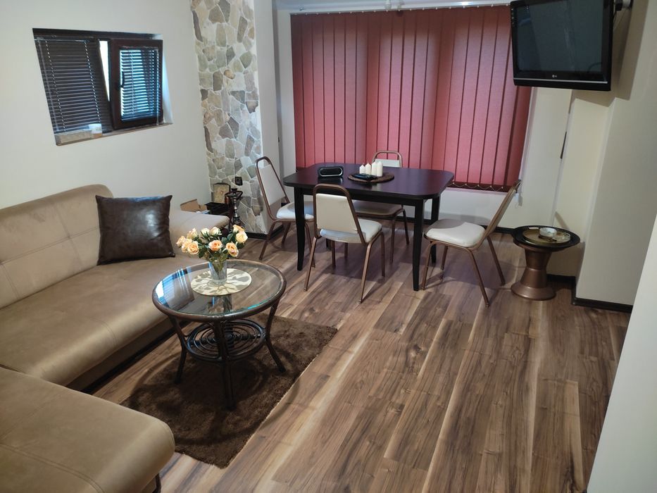 Двуетажна къща . Продава се/Под наем