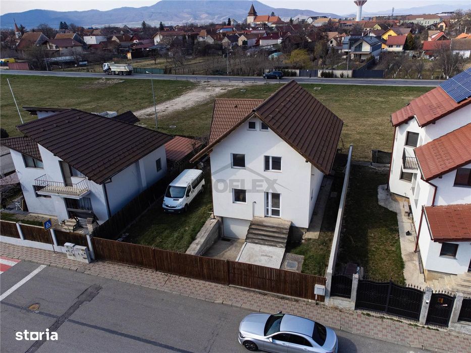Casa spatioasa cu Etaj si Curte In zona Premiun Ghimbav