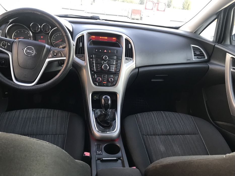 Opel Astra J an fabricatie 2011 cu GPL