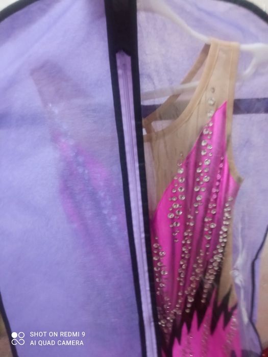 Gimnastika uchun kupalnik