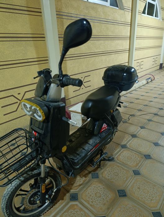 skuter sotiladi holati zoʻr narxi arzon aybi yoʻq