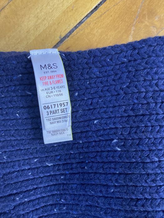 Комплект шапка, шал, ръкавички 3-6 години. Ново